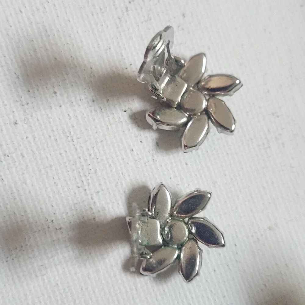 Vintage Rhinestone Brooch and Austria Clip On Earrings‎ Set Silver Tone Floral